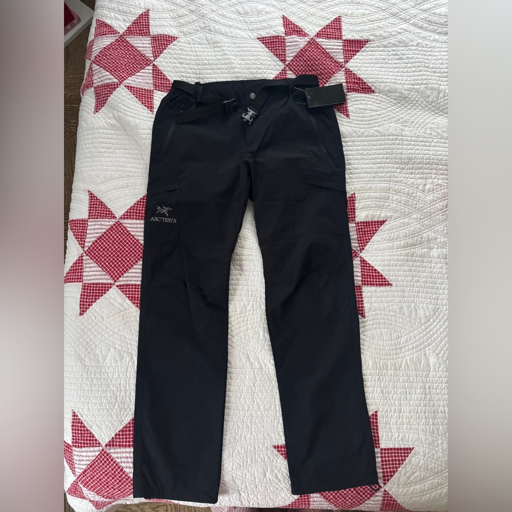 Arc'teryx Women's Black Cargo Pants